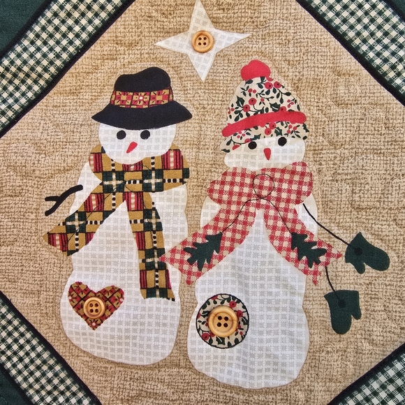 Christmas "Love One Another" Quilted Fabric Panel Wall Hanging Button Detail - Picture 4 of 13